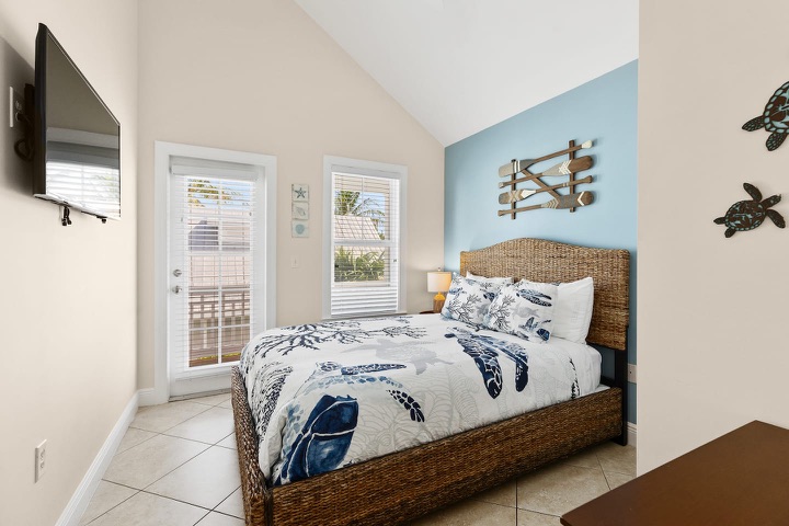Bedroom with queen bed