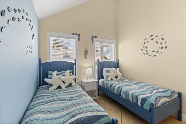 Bedroom with two twin beds